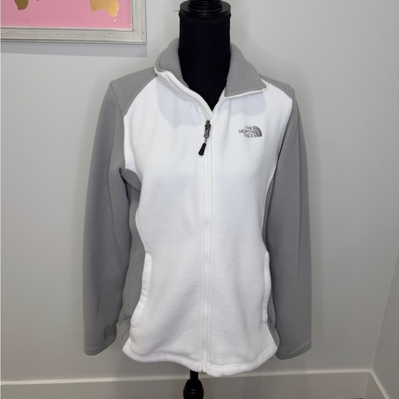 The North Face Flashdry Women’s Fleece Jacket (M) - Picture 2 of 10